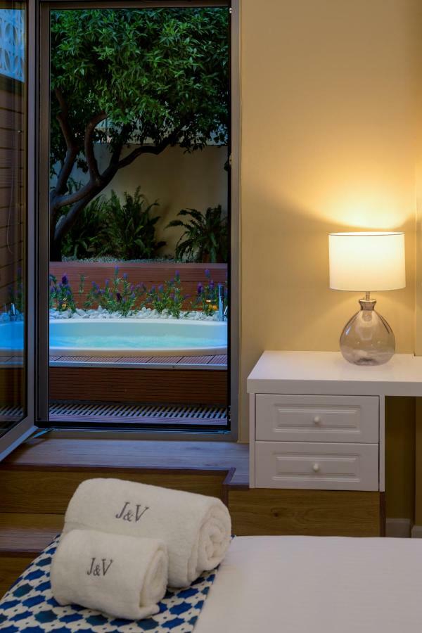 J&V Luxury Suites خانيا المظهر الخارجي الصورة